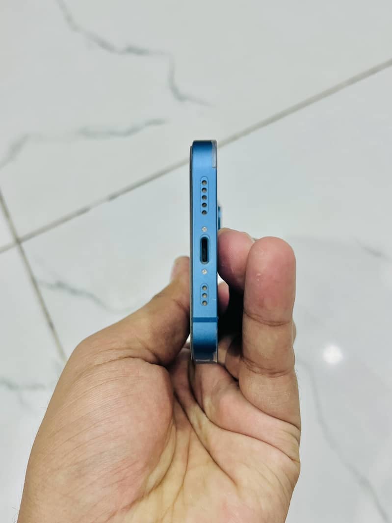 Apple iPhone 13 2