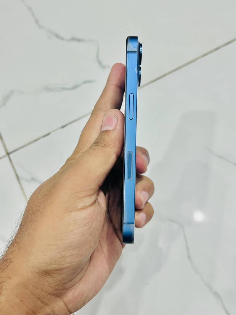 Apple iPhone 13 3