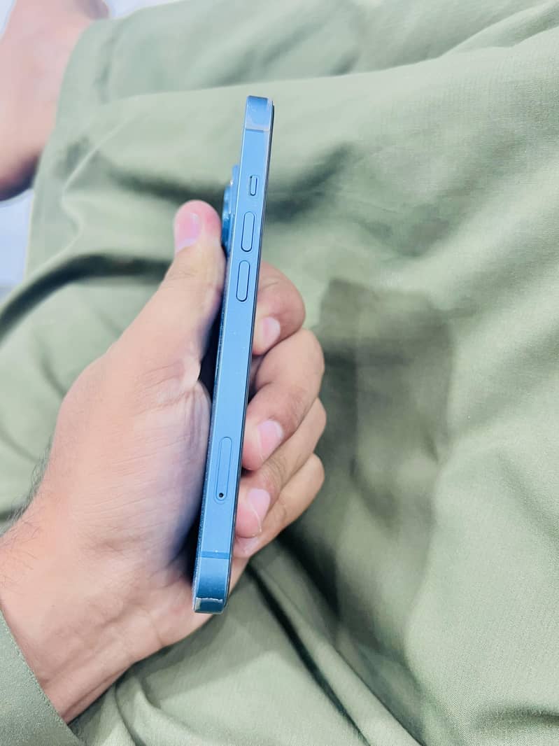 Apple iPhone 13 4