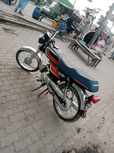 united converted to Honda CD 70 shokeen logo ka lya tohfa