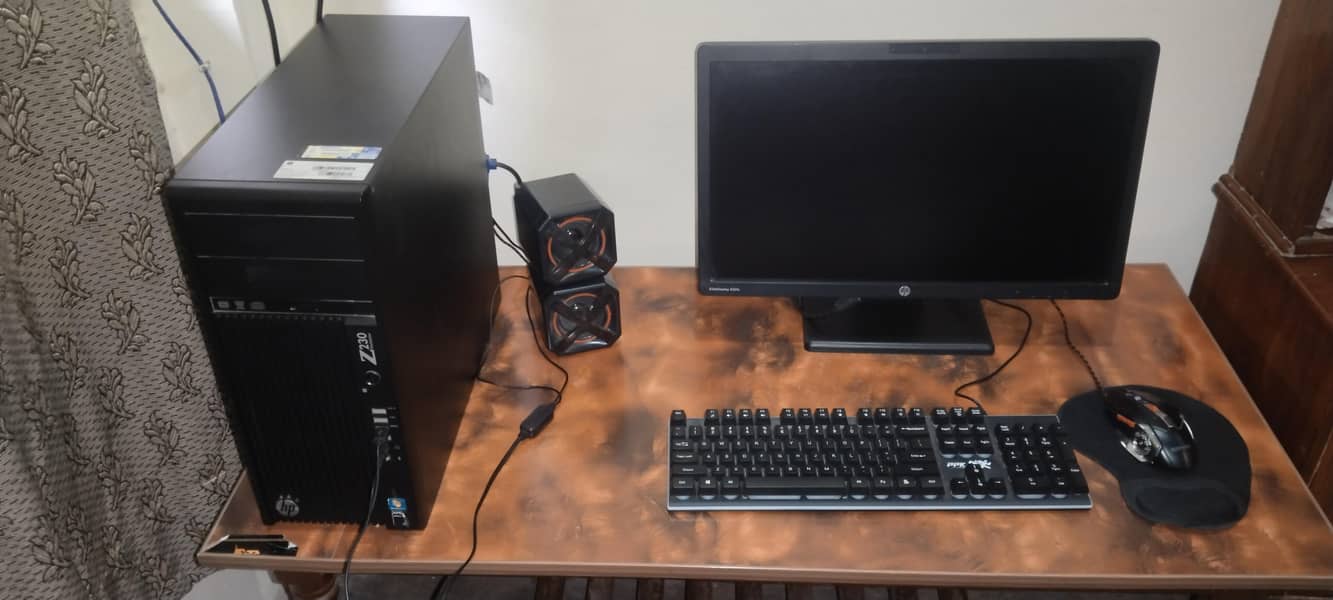 HP ڈیسک ٹاپ کمپیوٹر مکمل سیٹ، بہترین حالت میں 0