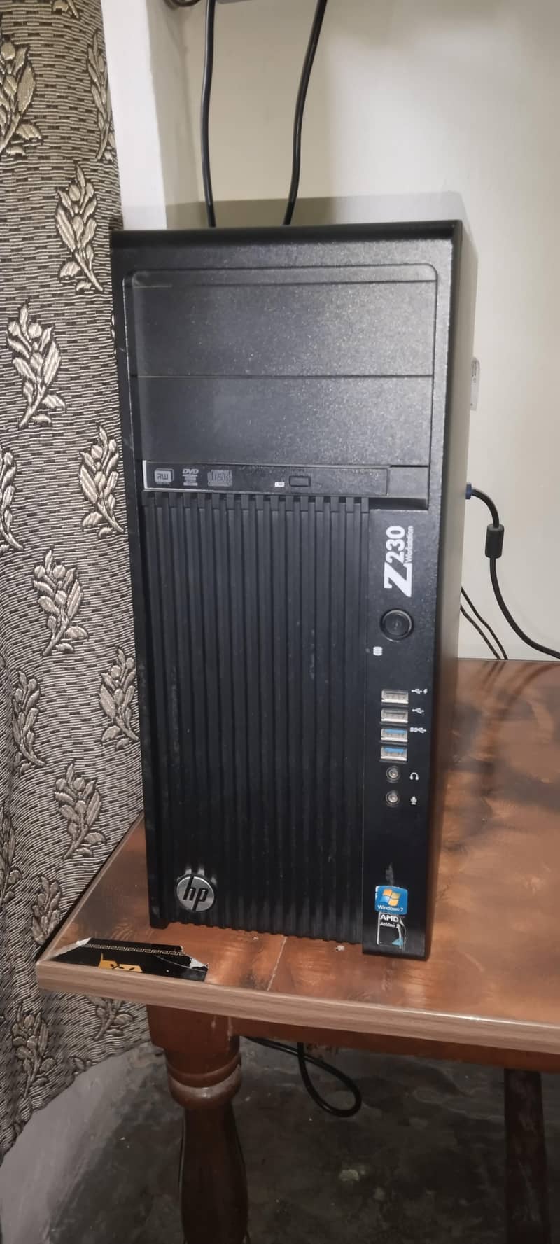 HP ڈیسک ٹاپ کمپیوٹر مکمل سیٹ، بہترین حالت میں 1