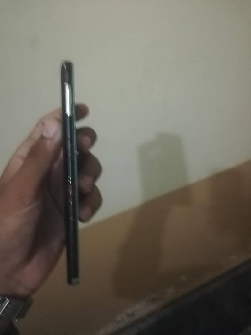 Sharp Aquos R2 1
