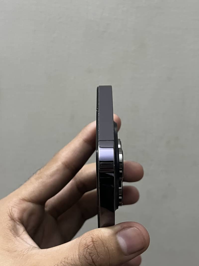 iPhone 14 Pro box 4