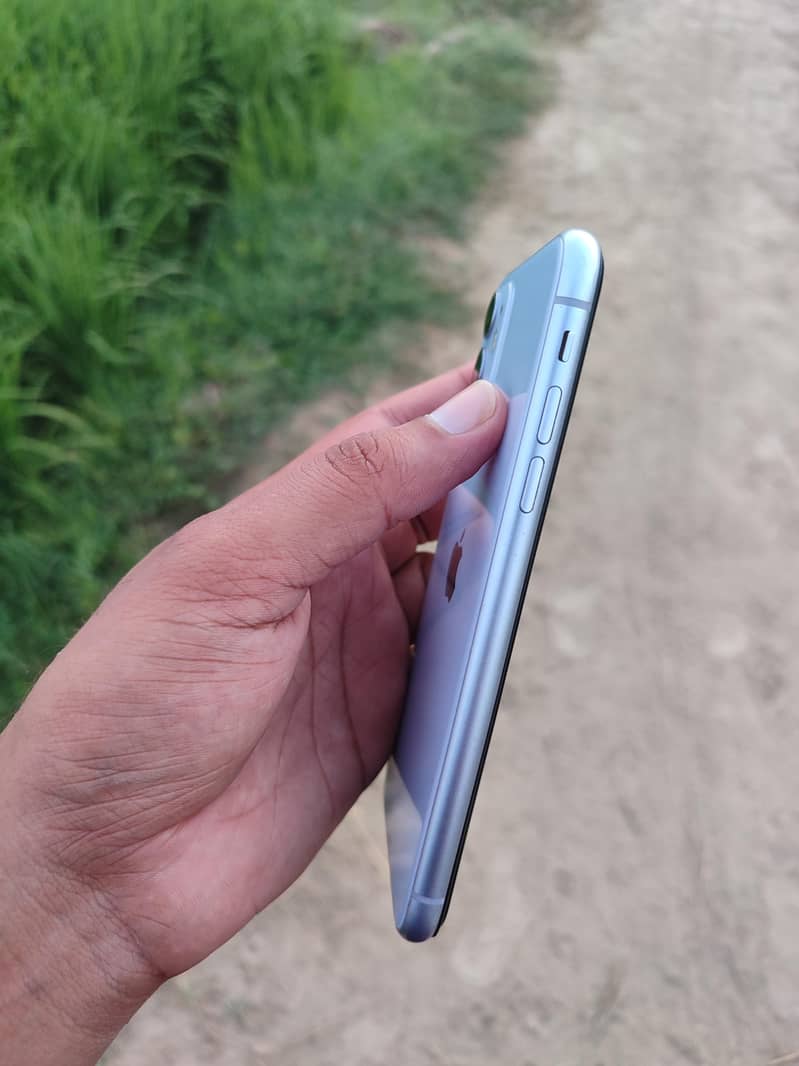 Apple iPhone 11 3