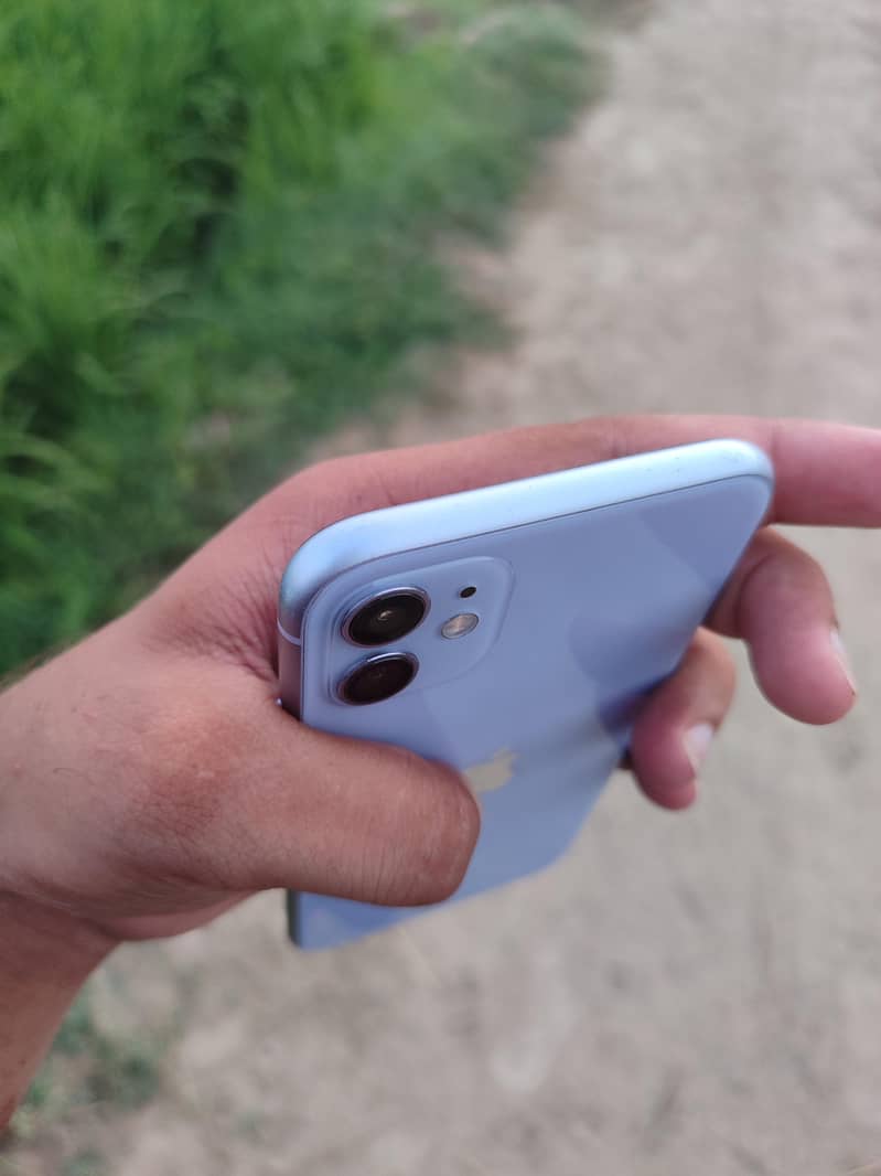 Apple iPhone 11 4