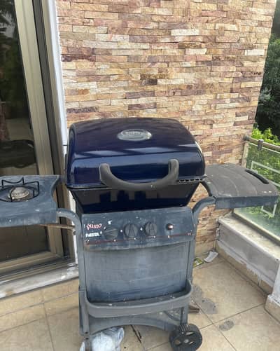 Gusto bar b que grill
