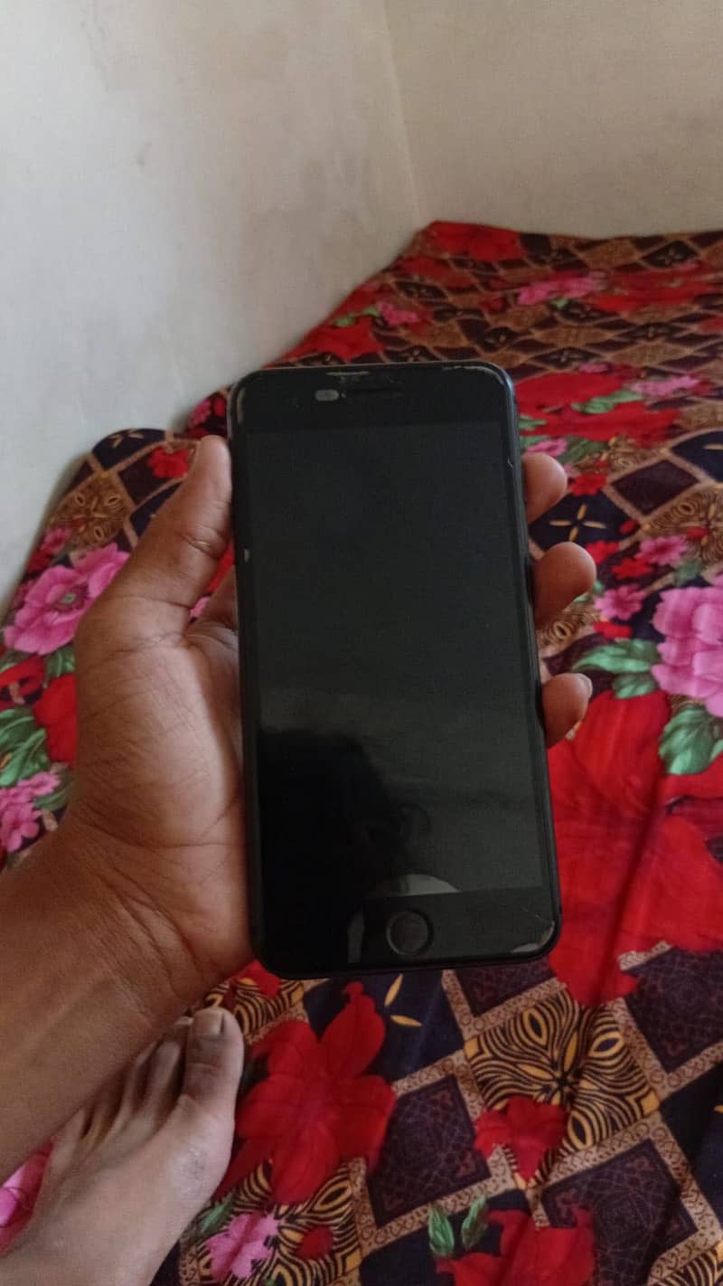 Apple iPhone 8 Plus 1