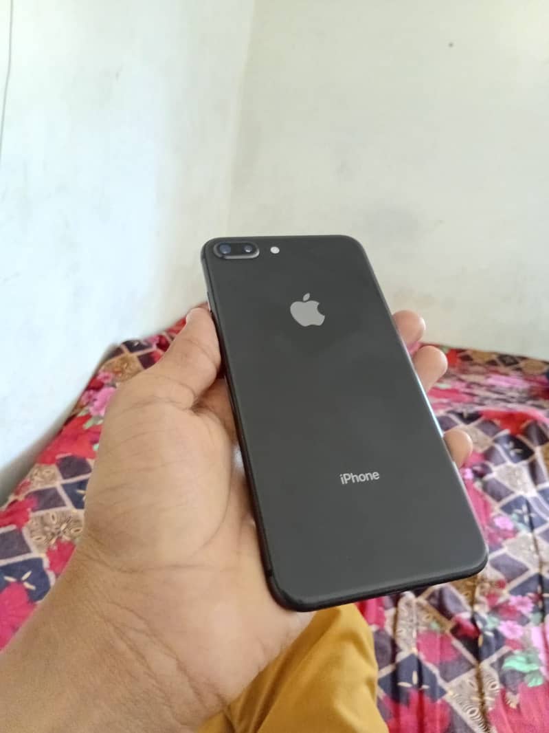 Apple iPhone 8 Plus 2