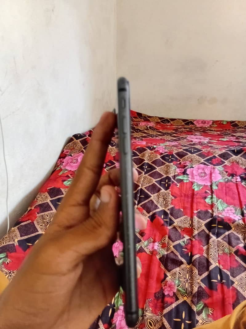 Apple iPhone 8 Plus 3