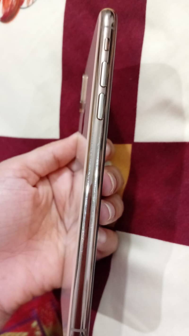 Apple iPhone XS 0