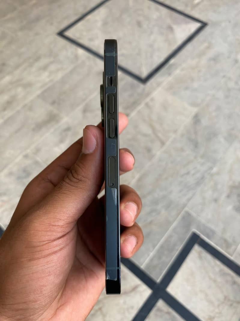 Apple iPhone 13 Pro 2