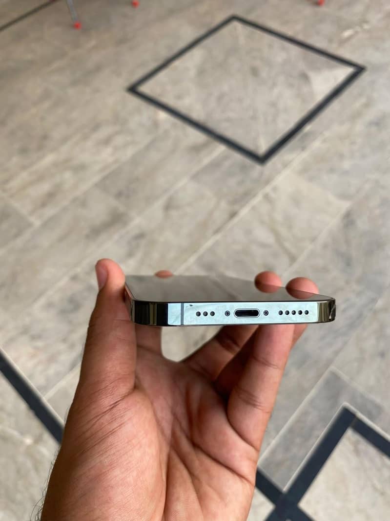 Apple iPhone 13 Pro 3