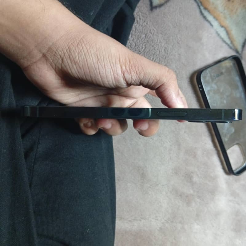 Apple iPhone 12 Pro 4