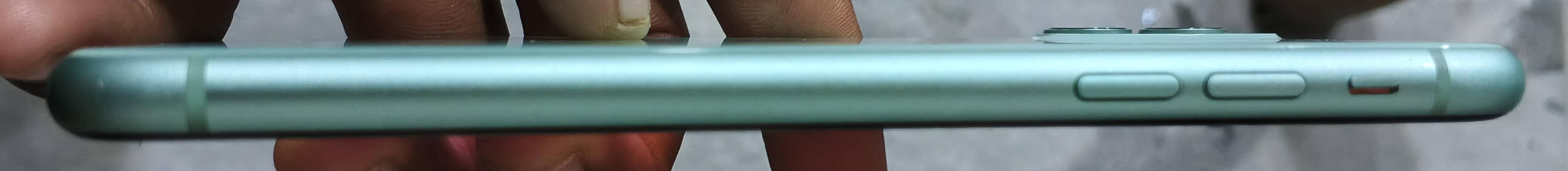 Apple iPhone 11 4