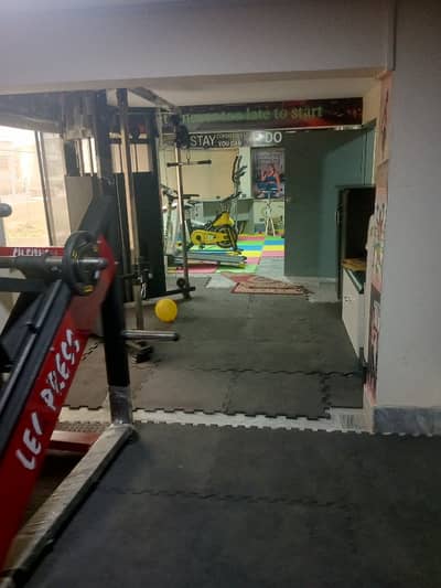 Mezzanine floor office use 600 sqrfet Bungalow face itrance in DHA phase 2 ext ShahBaz BaLoch 0322.5996882