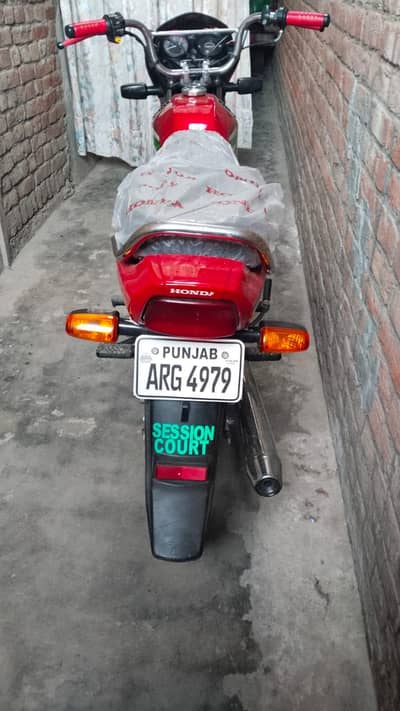CD 70 dream bike is available for sale in very reasonable price.