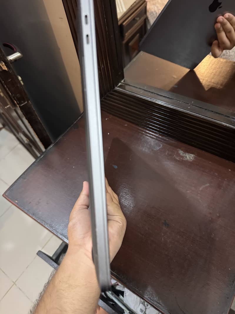 MacBook Pro 2019 15" | Core i7 | 4GB Graphics | 256GB SSD 2