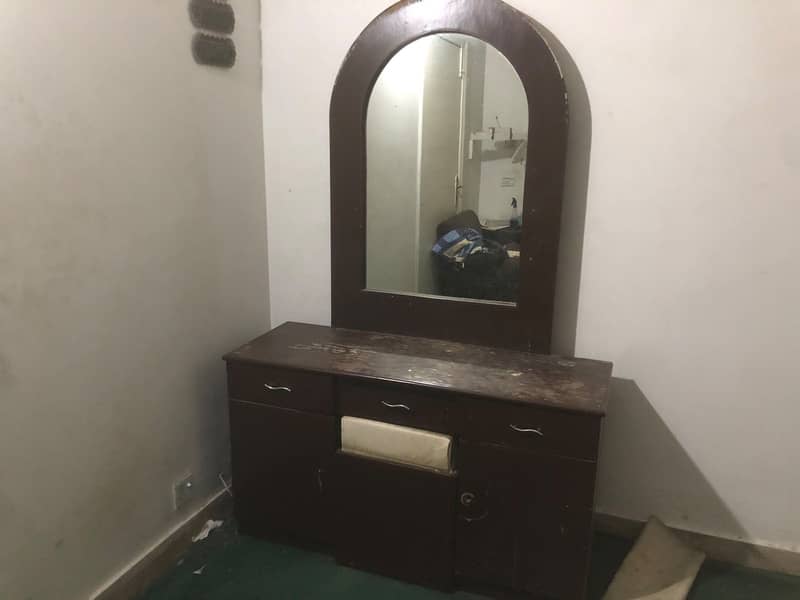 Dressing Table and Showcase 0