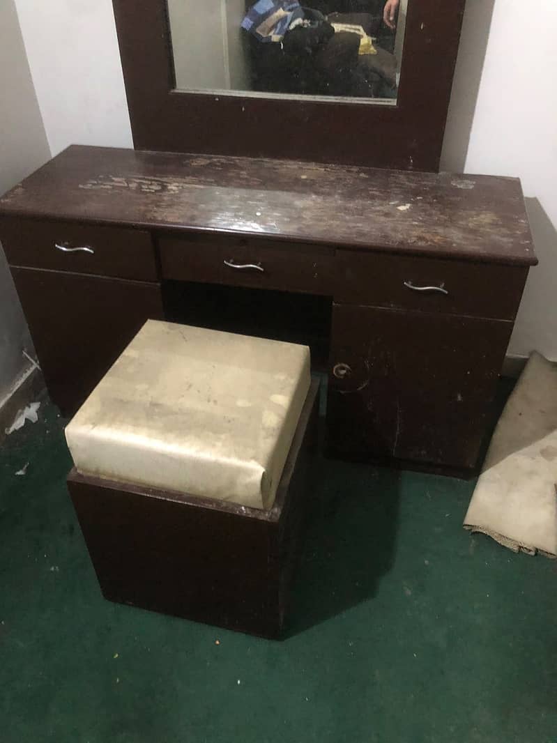 Dressing Table and Showcase 2
