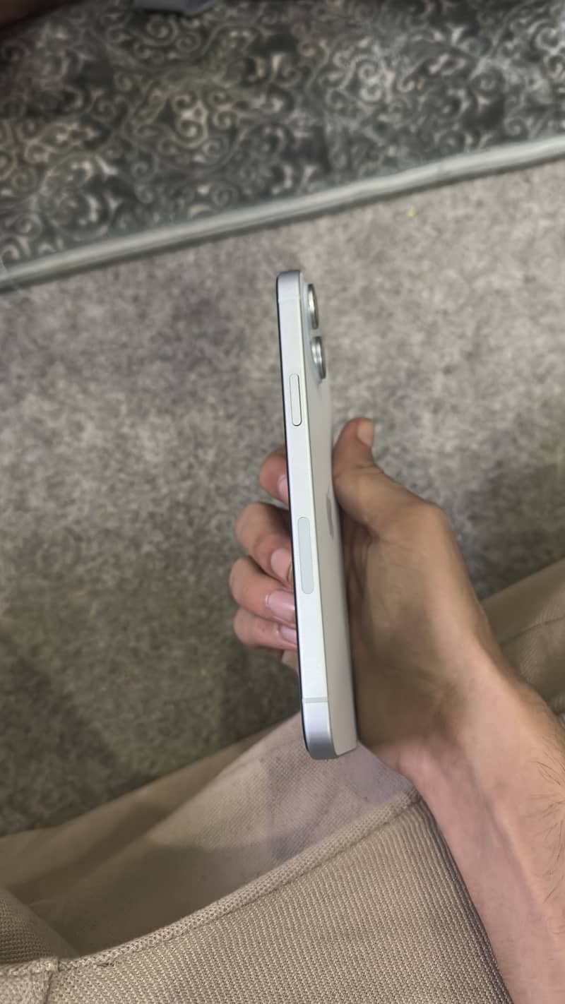 Apple iPhone 15 plus 3