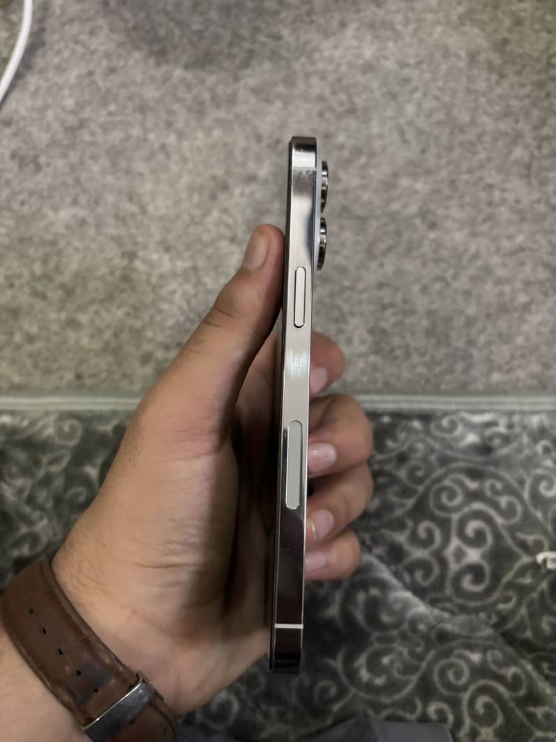 Apple iPhone 14 Pro Max 4