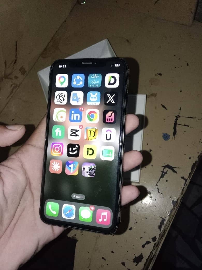 Apple iPhone XS Max 3