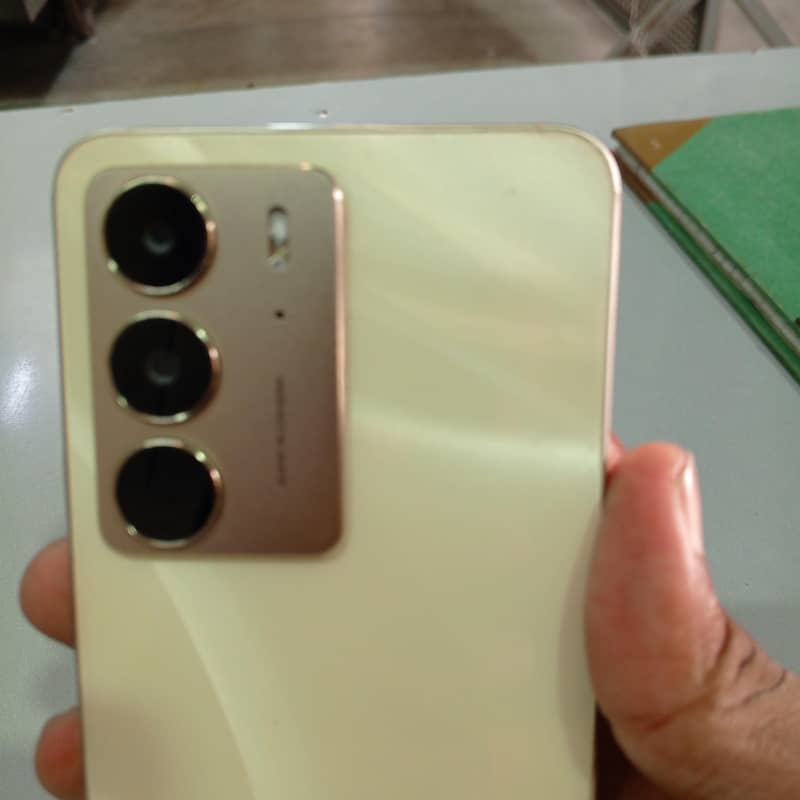 Realme C75 1