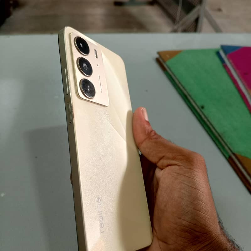 Realme C75 4
