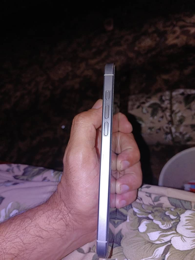 Apple iPhone 16 Pro Max 2