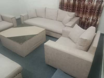 5 seater sofa with couch/ table/glas in excellent