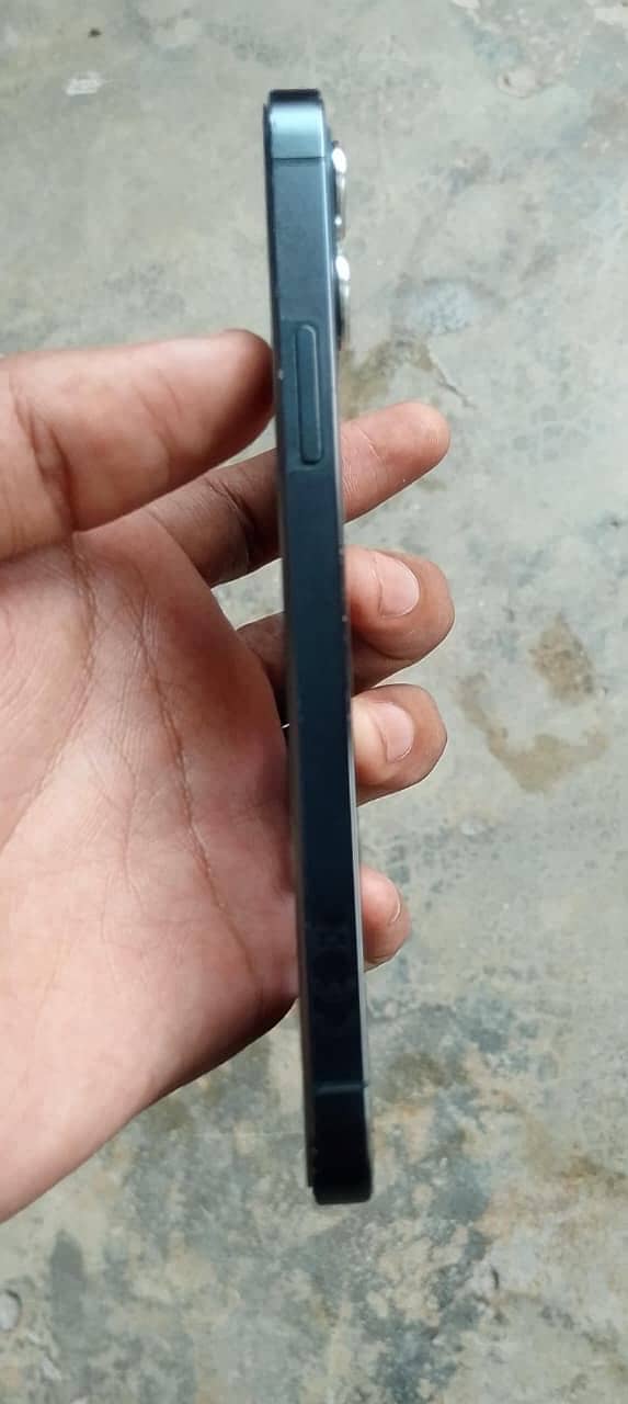 Apple iPhone 12 Pro 2