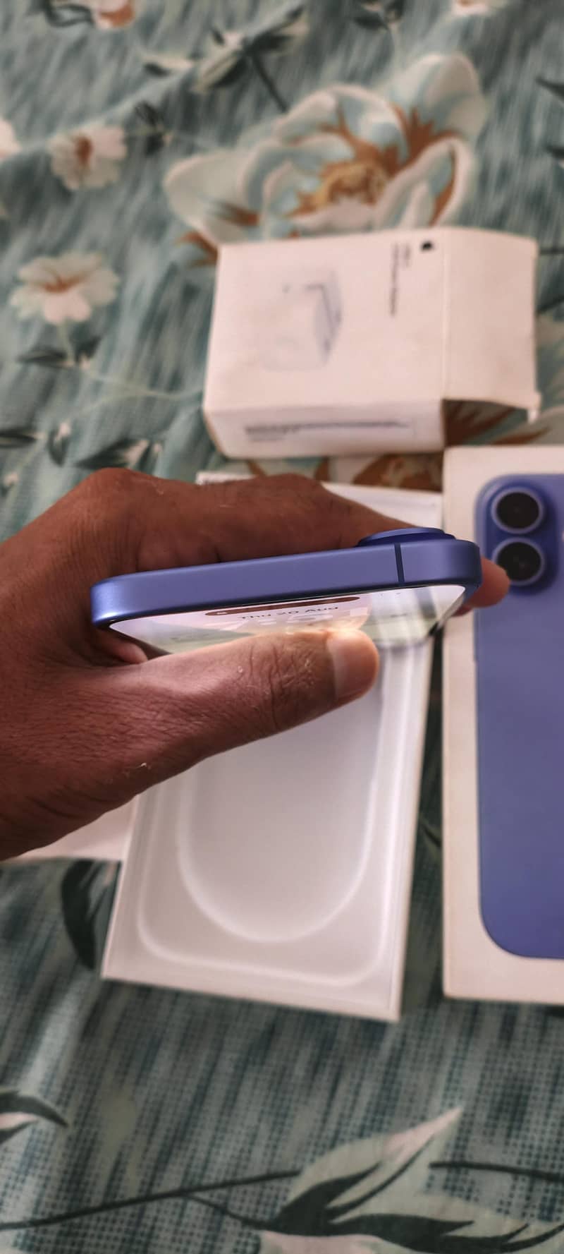 Apple iPhone 16 2
