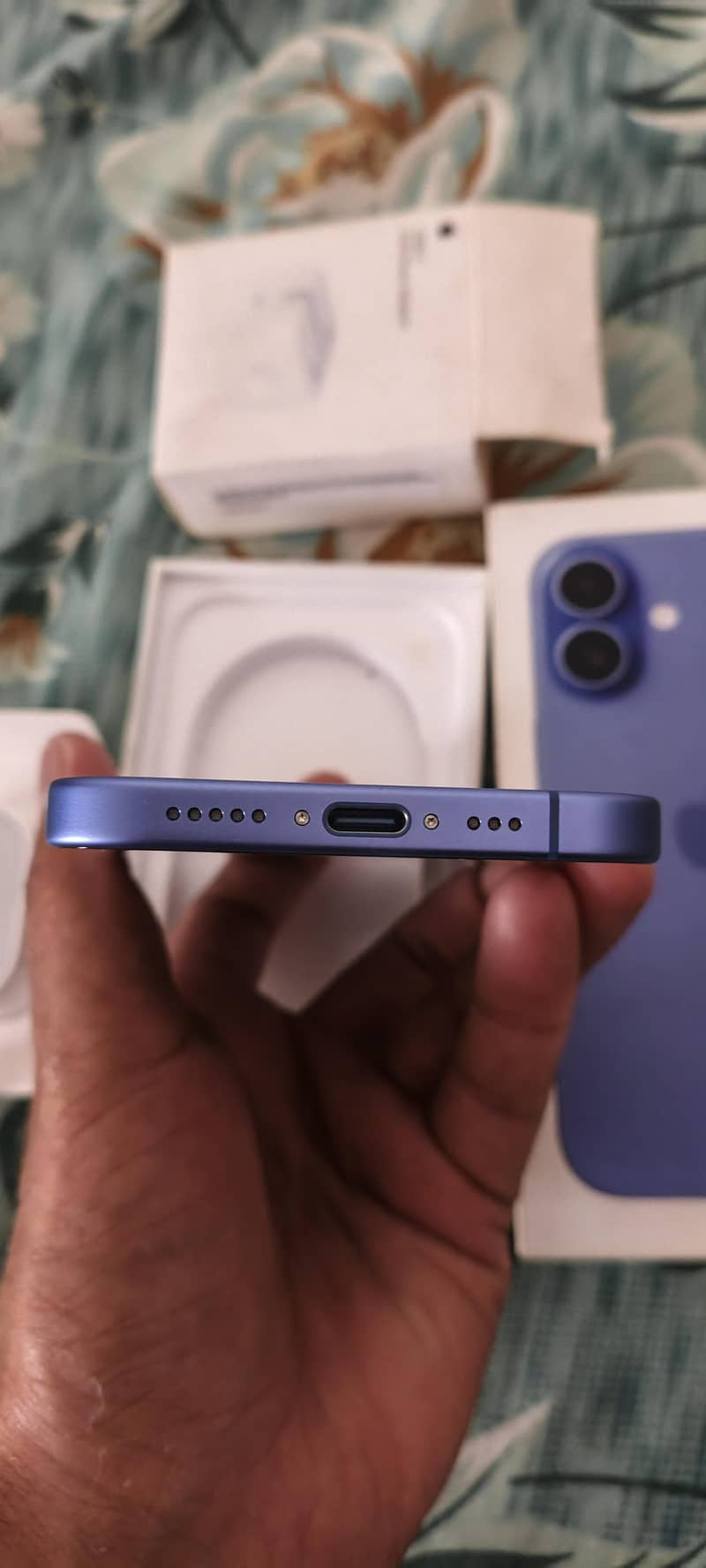 Apple iPhone 16 5