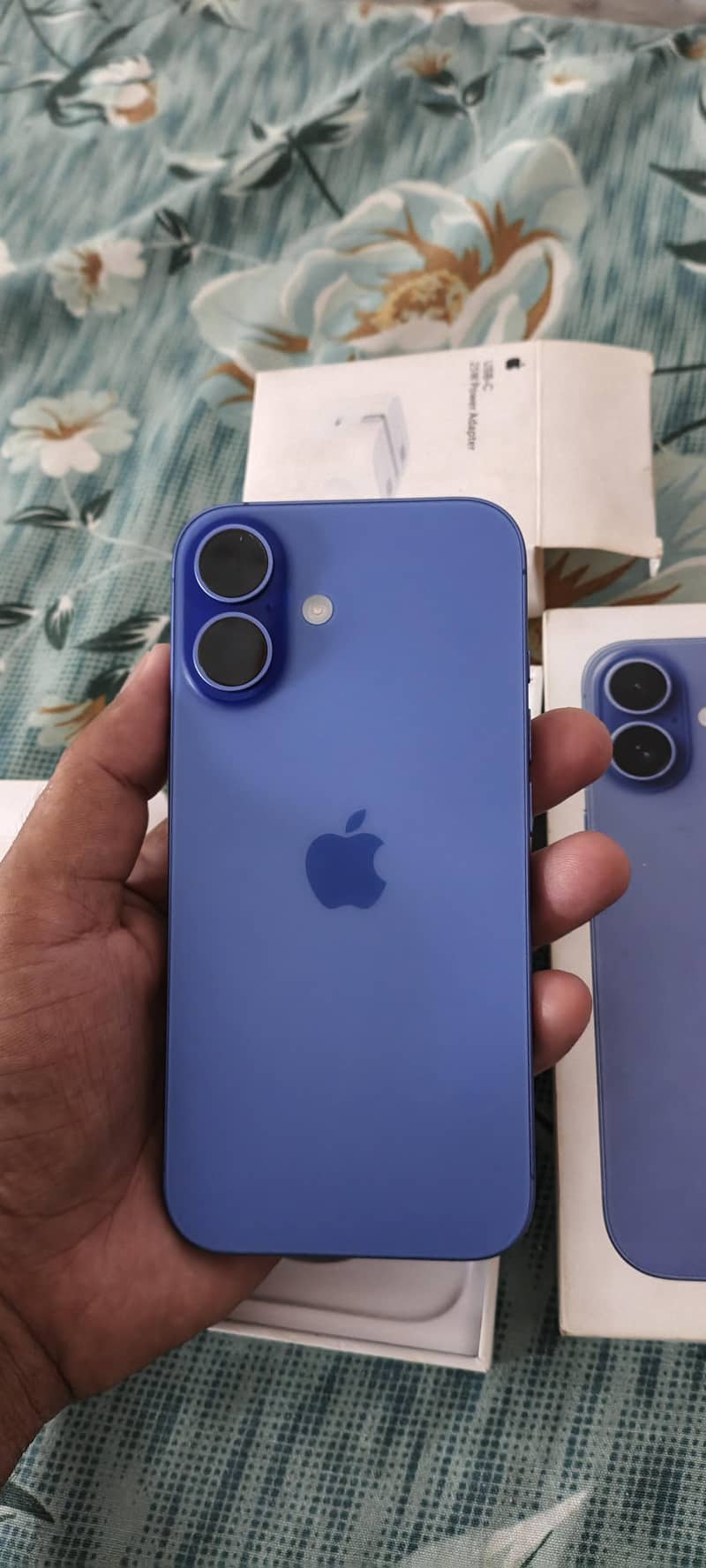 Apple iPhone 16 6