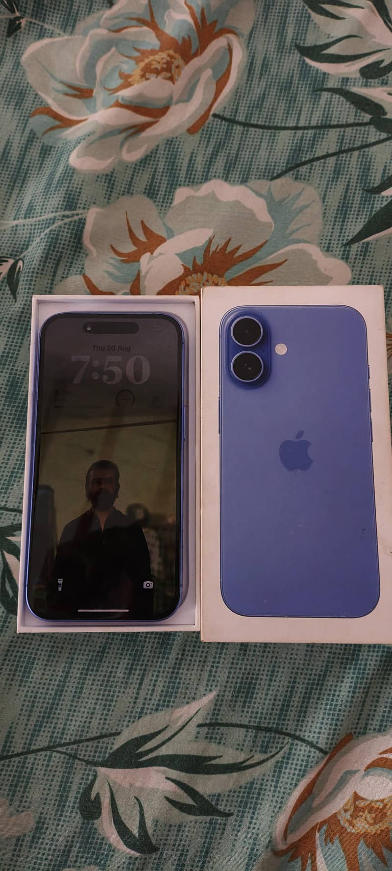 Apple iPhone 16 8
