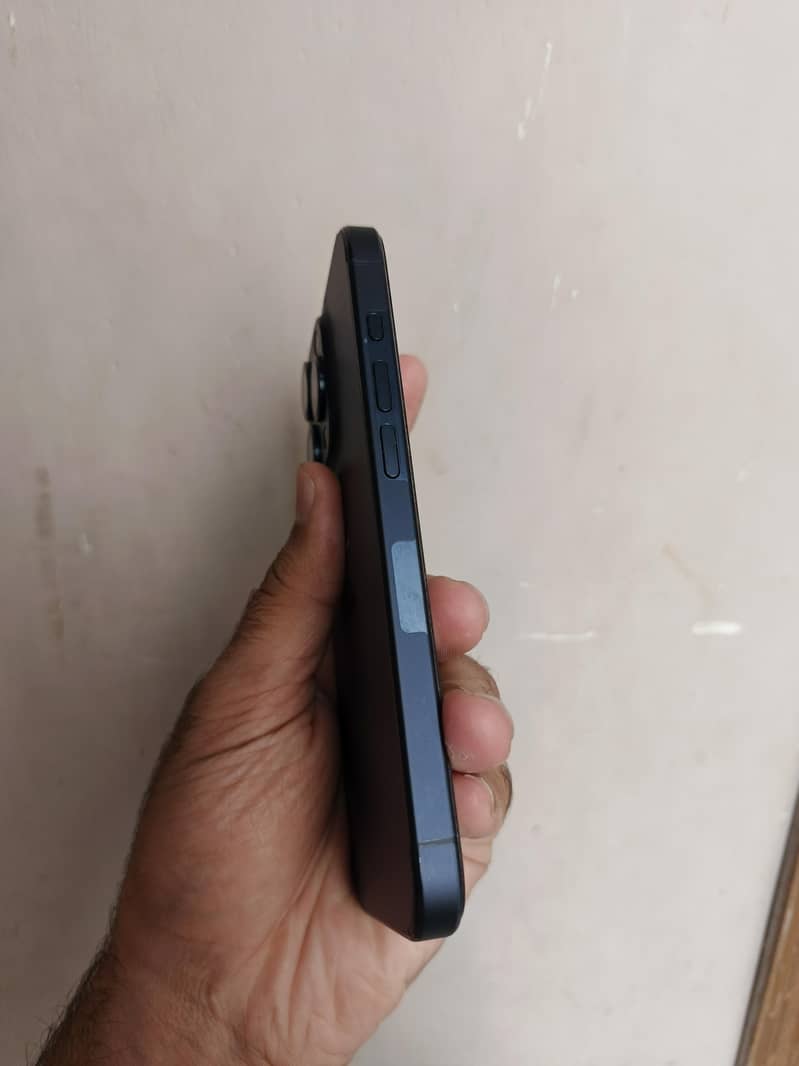 Apple iPhone 15 Pro 2