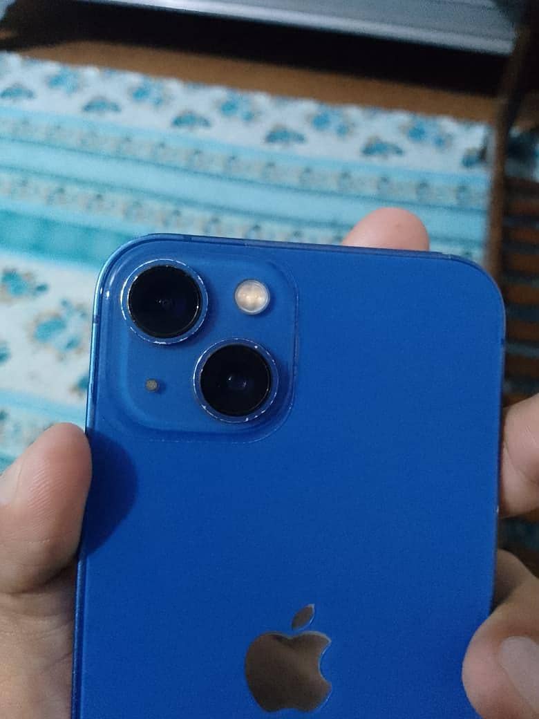 Apple iPhone 13 5