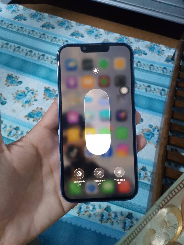 Apple iPhone 13 6