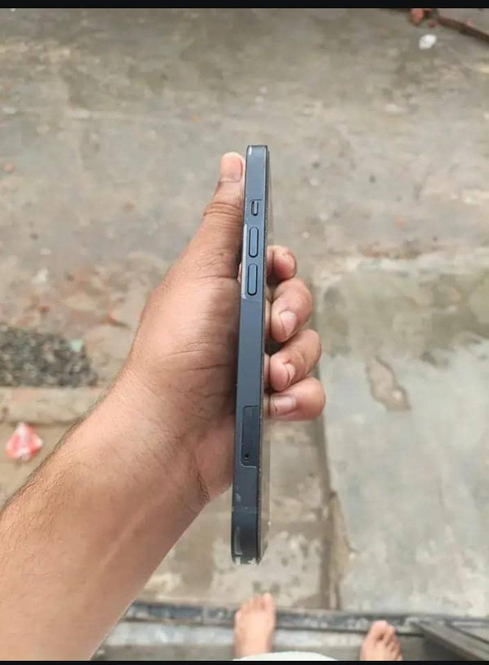 Apple iPhone 13 1