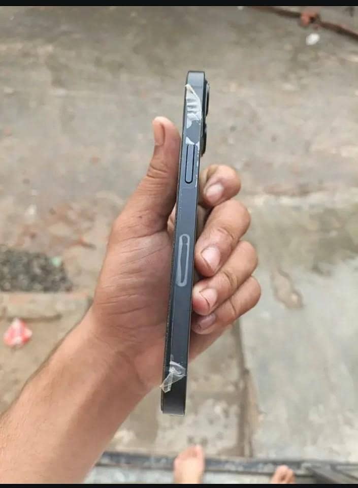 Apple iPhone 13 2
