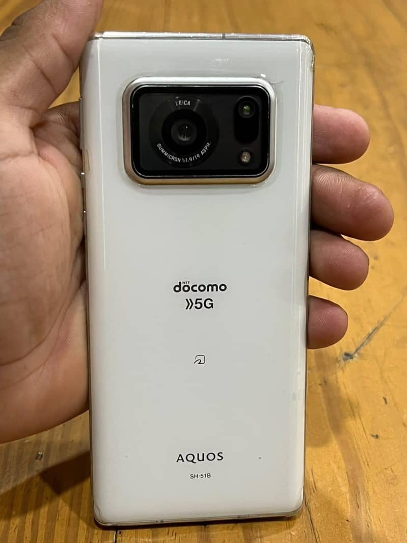 Sharp Aquos R5G 0