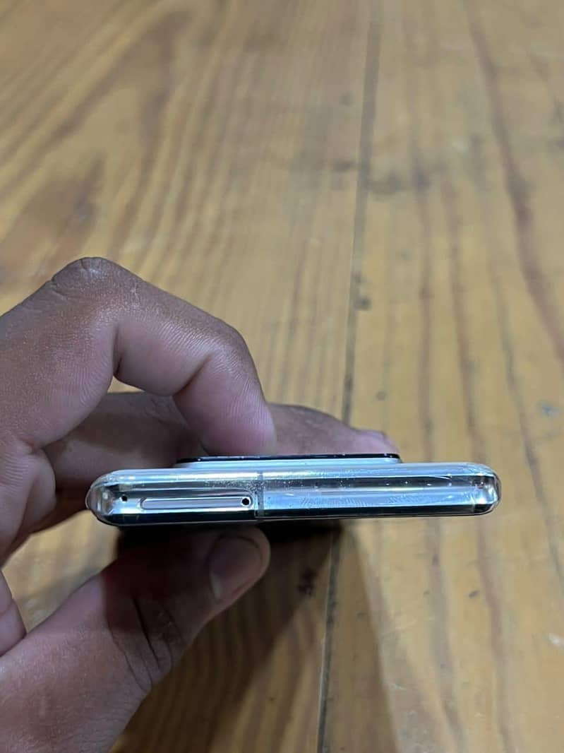 Sharp Aquos R5G 3