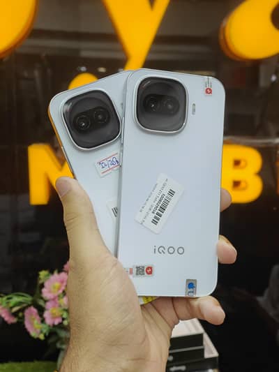 Vivo IQOO Z11 turbo 12/256 like boxpack paperkits condition