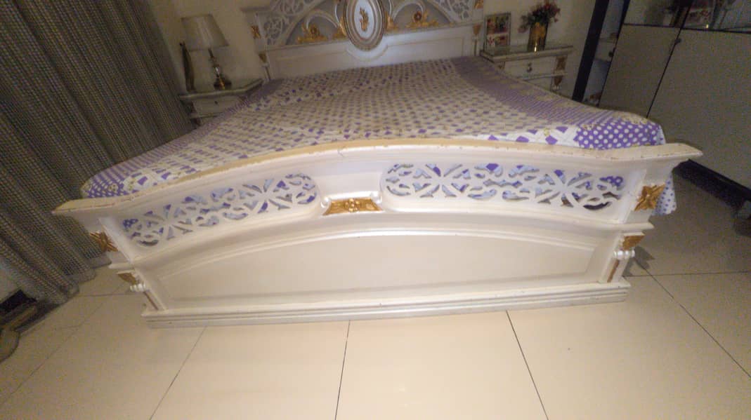 white bed 3