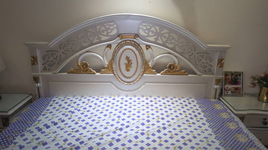 white bed 4