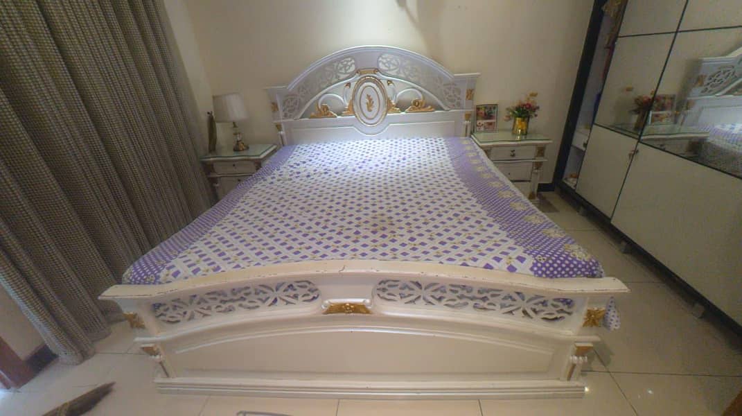white bed 5