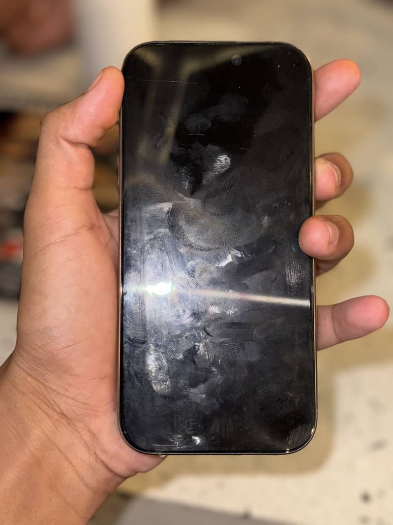 Apple iPhone 16 Pro 0