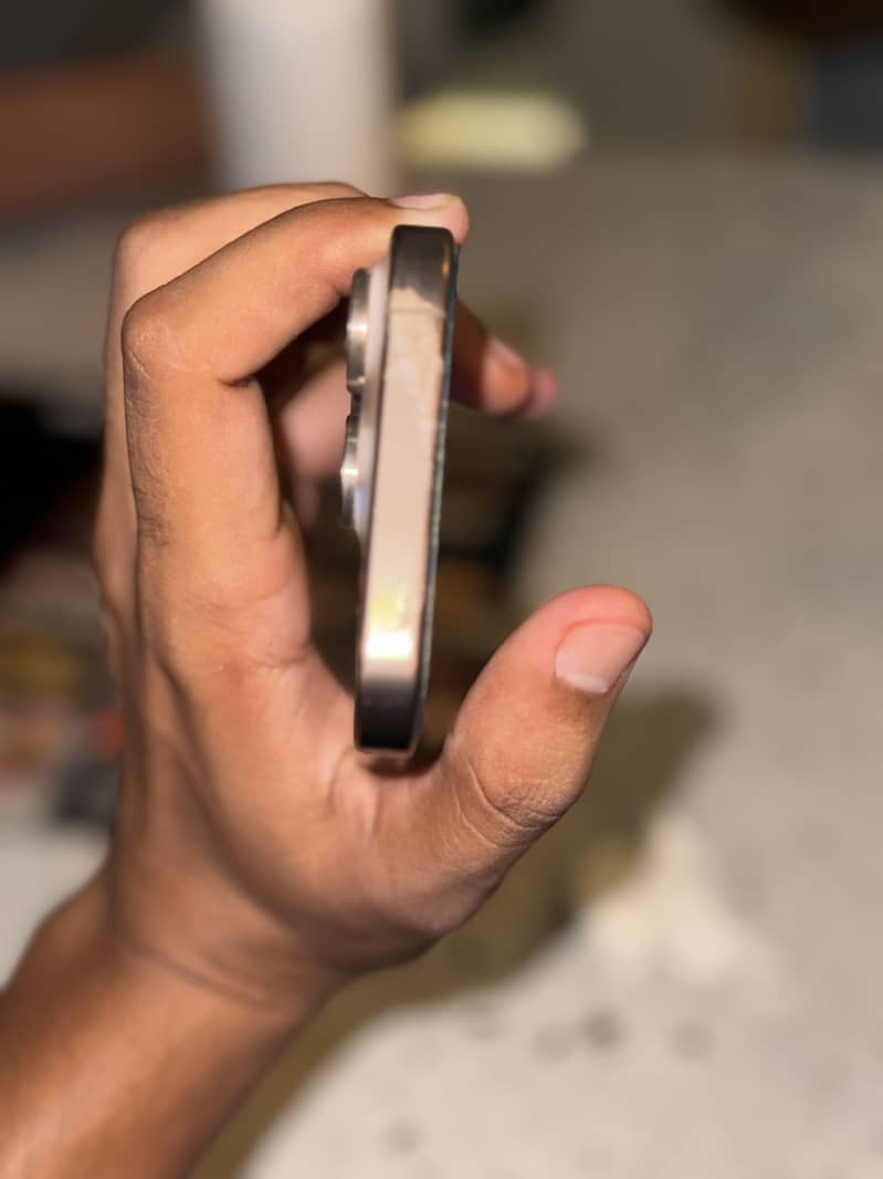 Apple iPhone 16 Pro 1