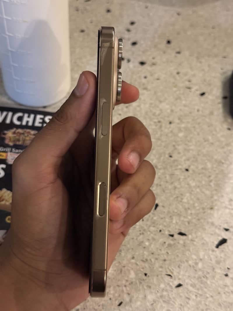 Apple iPhone 16 Pro 5